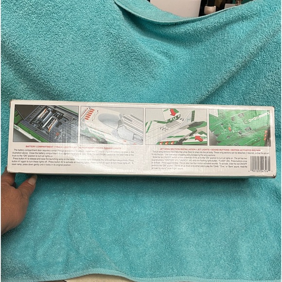 HESS 2010 TOY TRUCK AND JET. Excellent Condition - Picture 12 of 13